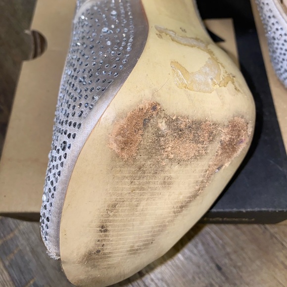 Le Chateau sliver rhinestone heels - Picture 2 of 9